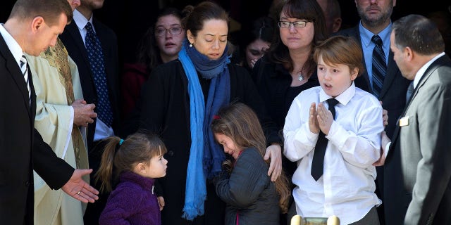 PHILIP-SEYMOUR-HOFFMAN-FUNERAL