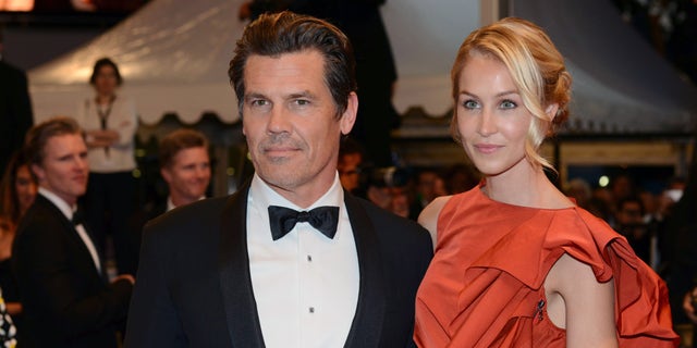 Josh Brolin (L) and his then-girlfriend Kathryn Boyd pose on the red carpet as they leave after the screening of the film "Sicario" in competition at the 68th Cannes Film Festival in Cannes, southern France, May 19, 2015.