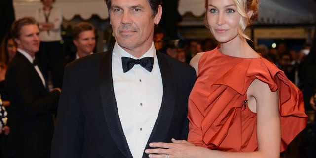 Josh Brolin (L) and his then-girlfriend Kathryn Boyd pose on the red carpet as they leave after the screening of the film "Sicario" in competition at the 68th Cannes Film Festival in Cannes, southern France, May 19, 2015.