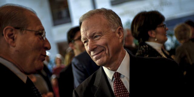 Scooter Libby, former Vice President Dick Cheney's chief of staff, mingles before a ceremony to unveil a marble bust of Cheney in the Capitol in 2015. REUTERS/James Lawler Duggan - GF20000084054