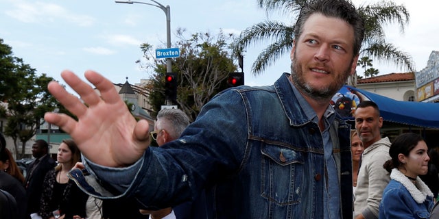Cast member Blake Shelton waves at the premiere for "The Angry Birds Movie" in Los Angeles, U.S., May 7, 2016. REUTERS/Mario Anzuoni - RTX2DALQ
