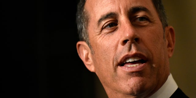 Comedian Jerry Seinfeld arrives for a State Dinner honoring Italian Prime Minister Matteo Renzi at the White House in Washington October 18, 2016. REUTERS/James Lawler Duggan - RTX2PFG8