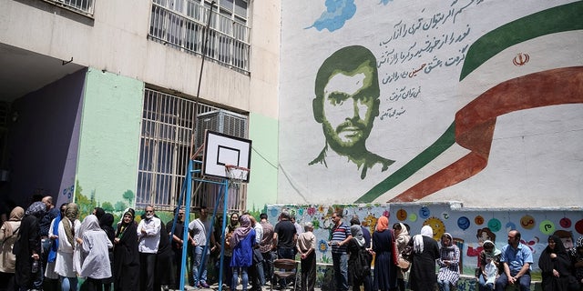 Voters stand in a queue to cast their ballots during the presidential election in a Jewish and Christian district in the center of Tehran, Iran, May 19, 2017.