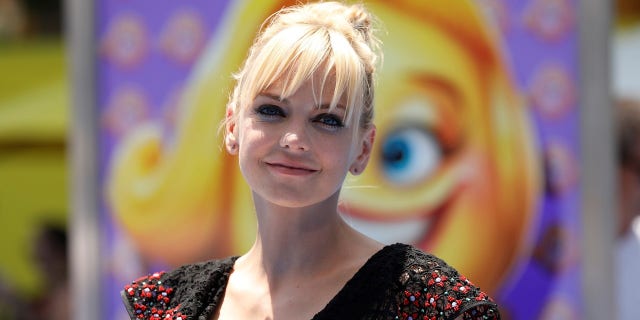 Anna Faris is engaged to Michael Barrett, according to her 'Mom' co-star Allison Janney.