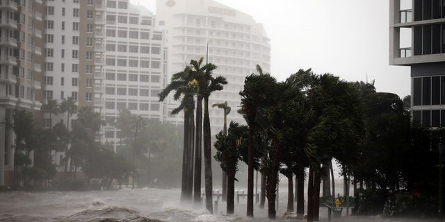 Water rises up to a sidewalk by the Miami river as Hurricane Irma arrives at south Florida, in downtown Miami, Florida, U.S., September 10, 2017. REUTERS/Carlos Barria - RC1C6F50BCD0