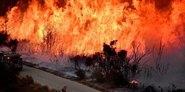 20ef030a-USA-WILDFIRES/