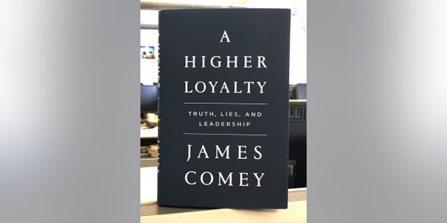 fbb32c3e-USA-TRUMP/COMEY