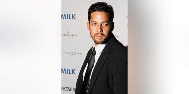 Magician David Blaine arrives for a Cinema Society screening of the film "Milk" in New York November 18, 2008.