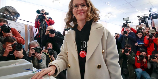 Russian Presidential candidate Ksenia Sobchak casts her ballot for the Russian presidential election, in Moscow, Russia, March 18, 2018.