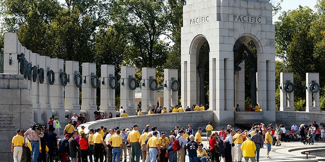 Veterans tour the World War Two Memorial in Washington October 1, 2013. Despite the U.S. government shutdown affecting the site, a barricade was removed to give veterans access to the memorial.
Up to one million federal workers were thrown temporarily out of work on Tuesday as the U.S. government partially shut down for the first time in 17 years in a standoff between President Barack Obama and congressional Republicans over healthcare reforms. REUTERS/Kevin Lamarque (UNITED STATES - Tags: POLITICS BUSINESS) - RTR3FHIB