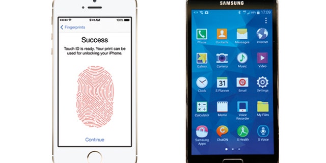 The iPhone 5S (l) and Samsung's Galaxy S5 (r).