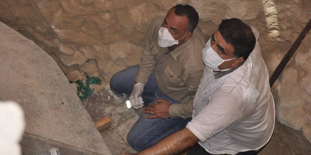 Archaeologists plan to analyze the remains discovered in the sarcophagus (Egyptian Ministry of Antiquities)