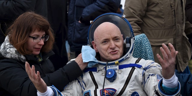 U.S. astronaut Scott Kelly reacts shortly after landing near the town of Dzhezkazgan (Zhezkazgan), Kazakhstan, March 2, 2016. (REUTERS/Kirill Kudryavtsev/Pool)