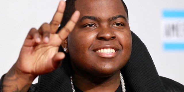 Singer Sean Kingston arrives at the 2011 American Music Awards in Los Angeles November 20, 2011.