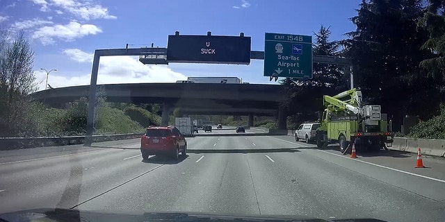A sign reading 'U SUCK' was spotted along Interstate Highway 4 in Washington State.
