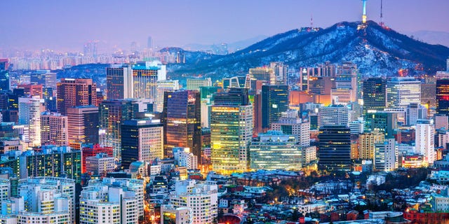 D5EK16 Downtown cityscape of Seoul, South Korea. Image shot 2013. Exact date unknown.