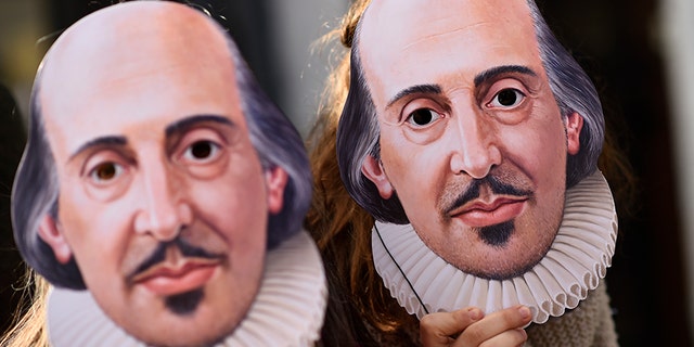 Cambridge University students are being given "trigger warnings" for an upcoming lecture on Shakespeare.