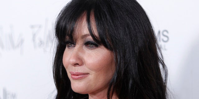 Cast member Shannen Doherty poses at the premiere of the film "Burning Palms" at the Arclight theatre in Hollywood, California, January 12, 2011. REUTERS/Danny Moloshok (UNITED STATES - Tags: ENTERTAINMENT HEADSHOT) - RTXWI4Q