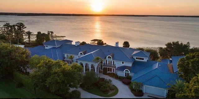 The listing broker Danial Natoli of Premier reports that the home is in “move-in ready” shape.