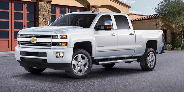 The 2015 Chevrolet Silverado was named top pickup in the crucial full-size segment.