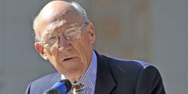 Former Sen. Alan Simpson speaks during a dedication ceremony on the University of Wyoming campus Sept. 10, 2009, in Laramie, Wyo. (AP Photo)