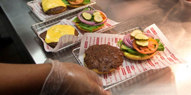 Smashburger is taking a page out of Olive Garden's playbook.