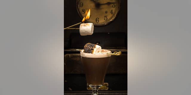 This s'mores cocktail is perfect to serve after a big Thanksgiving meal.