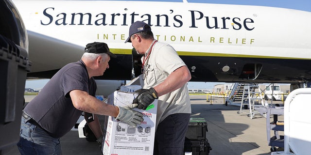 After Hurricane Irma’s destructive path across the Caribbean, Samaritan’s Purse sends its DC-8 aircraft to St. Maarten, with 20 tons of supplies including hygiene items, blankets and rolls of heavy-duty plastic sheeting for emergency shelter.