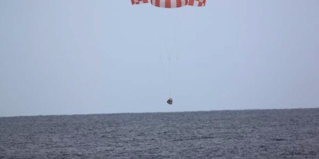 In this photo released by SpaceX, a SpaceX capsule containing science samples from NASA's one-year space station resident, approaches the Pacific Ocean, a few hundred miles off the Southern California coast, Wednesday, May 11, 2016. (SpaceX via AP)