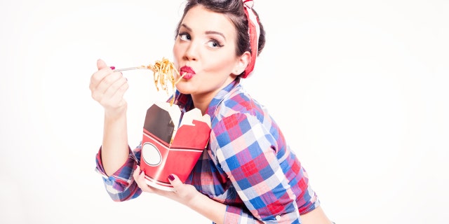 Model continued to get cozy on set with the carb-filled dish.