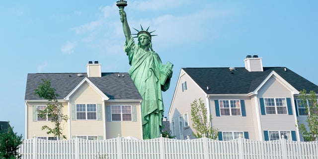 statue-suburbs