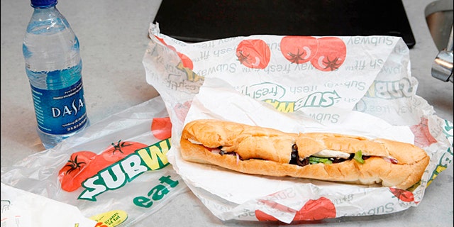 A Chicago man has joined the ranks of angry customers claiming that Subways is short changing its customers with its footlong sandwiches.