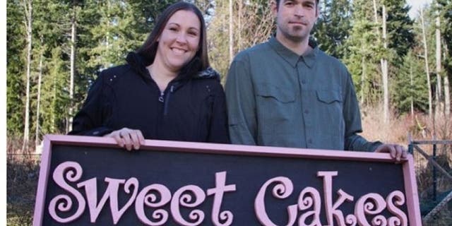Sweet Cakes by Melissa couple