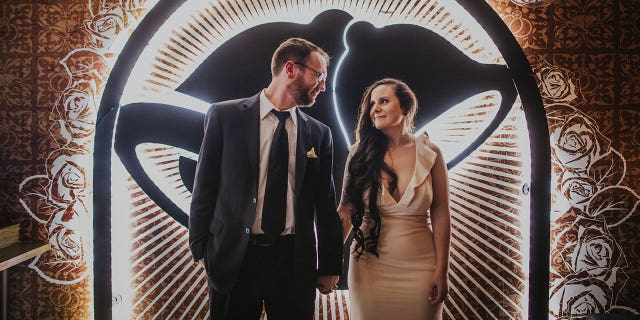 On Sunday, Dan Ryckert and Bianca Monda became the first couple to marry at the Taco Bell Las Vegas Cantina.