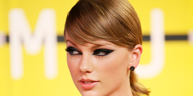August 30, 2015. Taylor Swift arrives at the 2015 MTV Video Music Awards in Los Angeles, California.