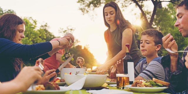 The participants in a new study completed two different eating schedules: one in which they followed a strict early meal schedule — then another in which they ate the same meals but four hours later in the day.