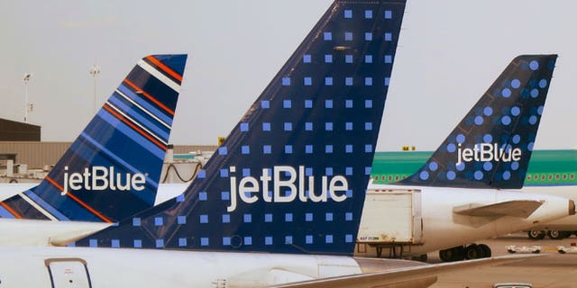 JetBlue receives top marks for high customer satisfaction ratings.