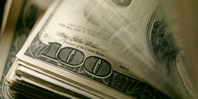 Someone is leaving big tips for fast food employees.