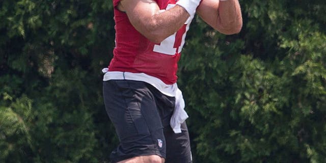 PHILADELPHIA, PA - MAY 28: Tim Tebow #11 of the Philadelphia Eagles participates in OTA's on May 28, 2015 at the NovaCare Complex in Philadelphia, Pennsylvania. (Photo by Mitchell Leff/Getty Images)