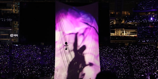 NFL Football - Philadelphia Eagles v New England Patriots - Super Bowl LII Halftime Show - U.S. Bank Stadium, Minneapolis, Minnesota, U.S. - February 4, 2018. Justin Timberlake performs during the halftime show as a projection of the late singer Prince is shown. REUTERS/Chris Wattie - HP1EE2504YN3Y