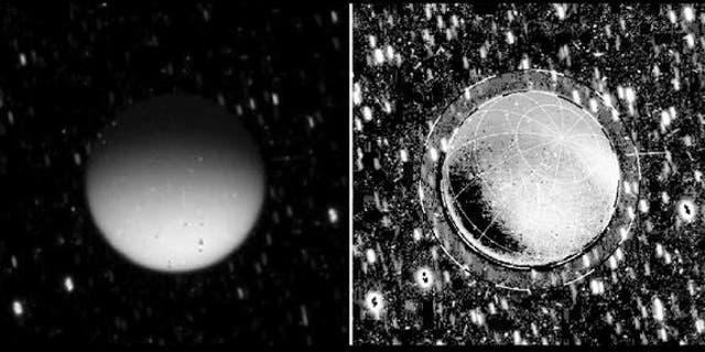 Titan Bulan Saturnus Besar bersinar dalam gelap