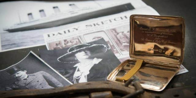 The gold cigarette case that once belonged to Sir Cosmo and Lady Duff-Gordon (Hansons Auctioneers)