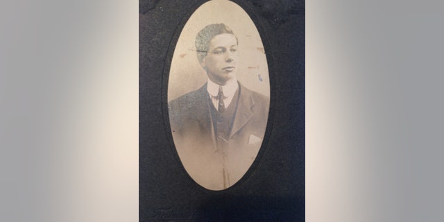 Sidney Sedunary (Henry Aldridge & Son).