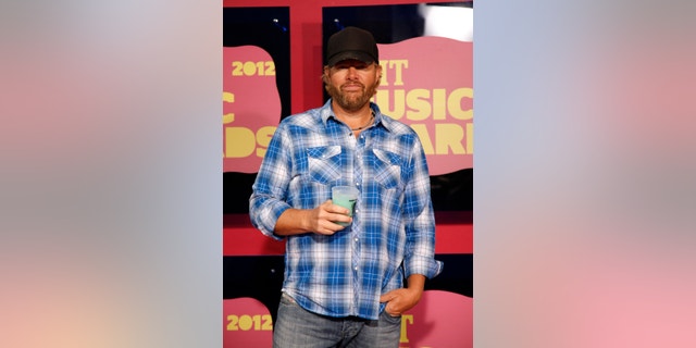 Host and singer Toby Keith arrives at the 2012 CMT Music Awards in Nashville, Tennessee June 6, 2012