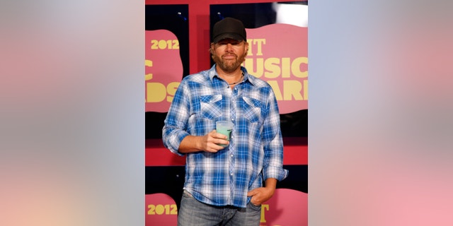 Host and singer Toby Keith arrives at the 2012 CMT Music Awards in Nashville, Tennessee June 6, 2012