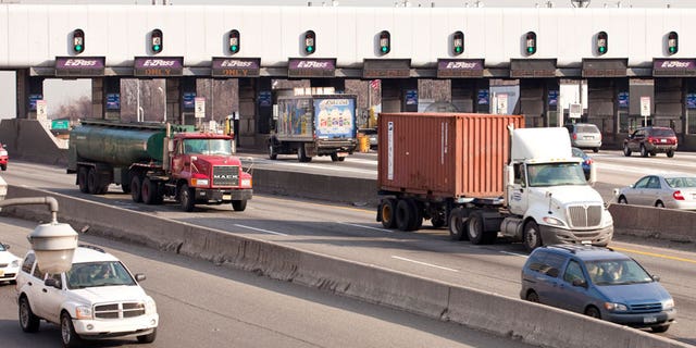 George Washington Bridge toll plaza (file)