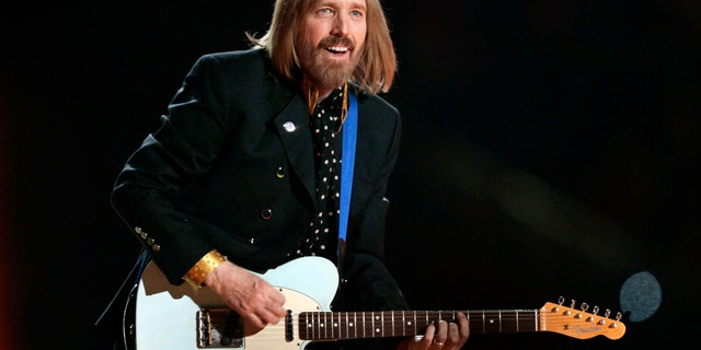 Tom Petty and the Heartbreakers perform during the half time show of the NFL's Super Bowl XLII football game between the New England Patriots and the New York Giants in Glendale, Arizona, February 3, 2008.