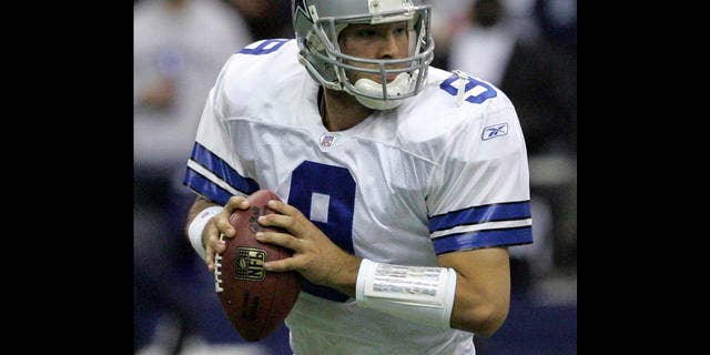 Dallas Cowboys quarterback Tony Romo (9) fades back looking for a receiver in the third quarter against the New York Giants in their football game in Irving, Texas, Monday, Oct. 23, 2006. (AP Photo/L.M. Otero)