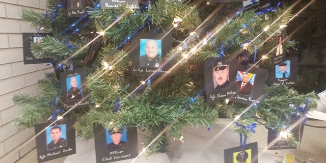 A closeup look at the tree.