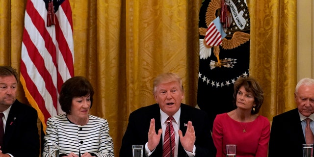 U.S. President Donald Trump meets with Senate Republicans about healthcare in the East Room of the White House in Washington, U.S., June 27, 2017. Trump is flanked by Senators Susan Collins (R-ME) and Sen. Lisa Murkowski (R-AK). REUTERS/Kevin Lamarque TPX IMAGES OF THE DAY - RTS18VV0